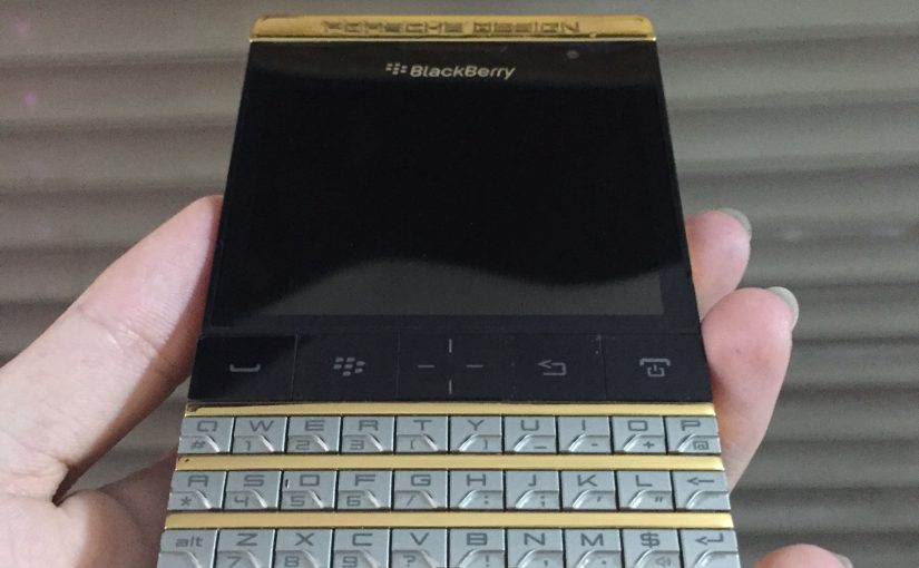 Blackberry Porsche Design P'9981 mạ vàng