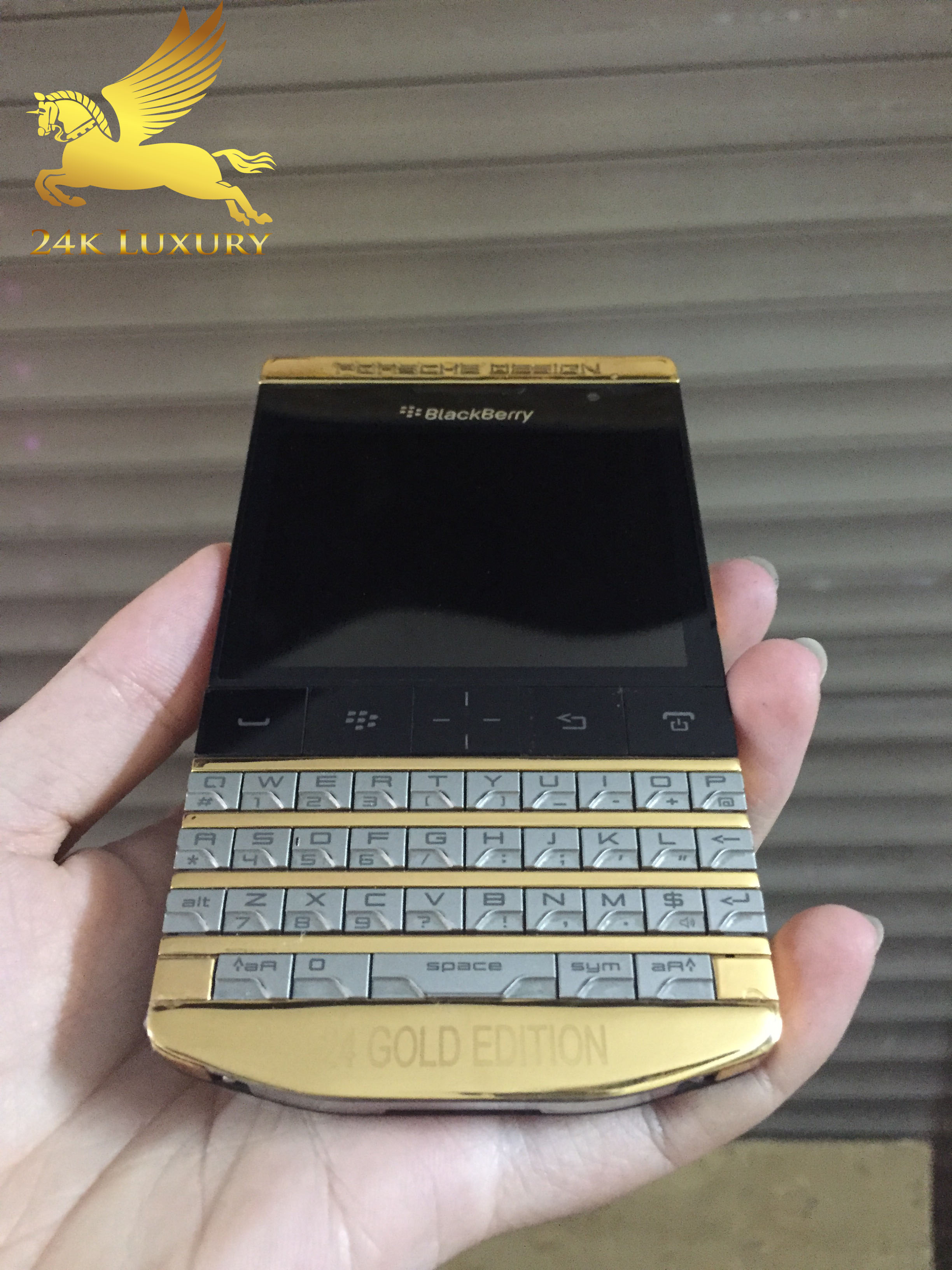 Blackberry Porsche Design P'9981 mạ vàng