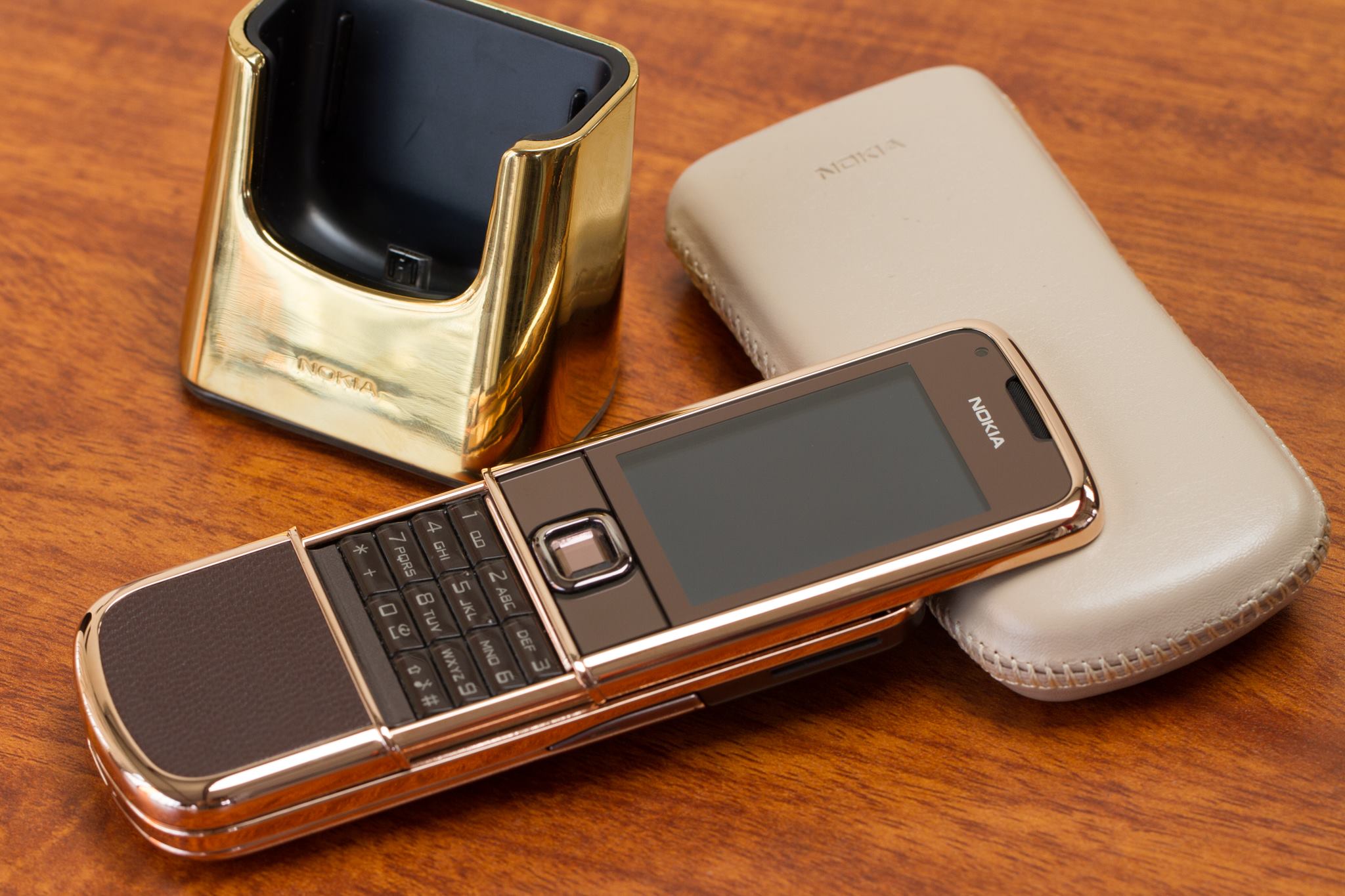 Mạ vàng hồng nokia 8800