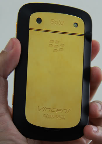 Blackberry 9900 mạ vàng 24K