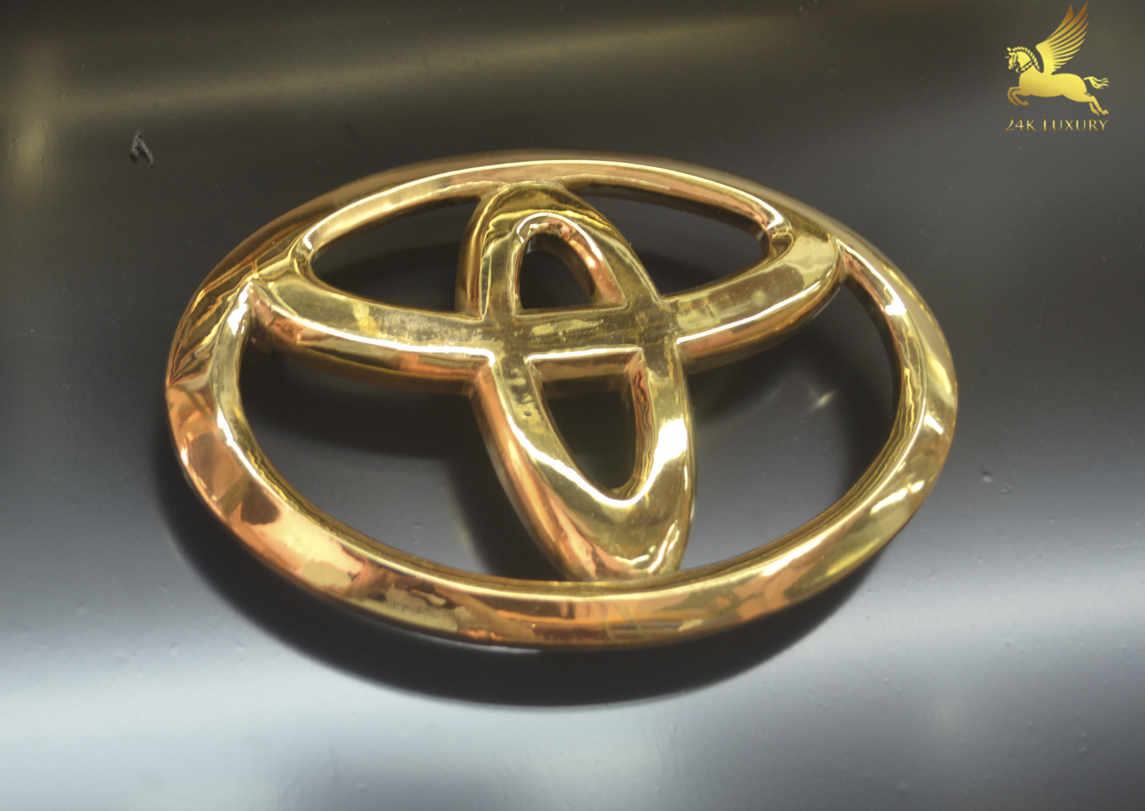 o-to-ma-vang-logo-toyota-ma-vang