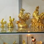 Bộ sưu tập tượng gà mạ vàng của công ty Vina Gold Art tại hội chợ