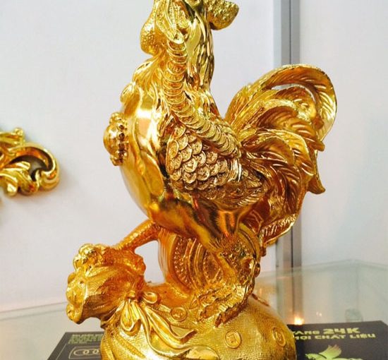 Tượng gà trên túi tiền mạ vàng 24k tại Vina Gold Art